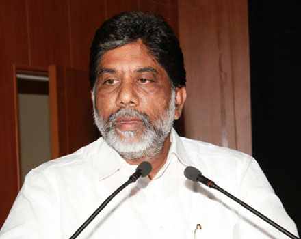 TRS Govt failed to address public issues: Bhatti
