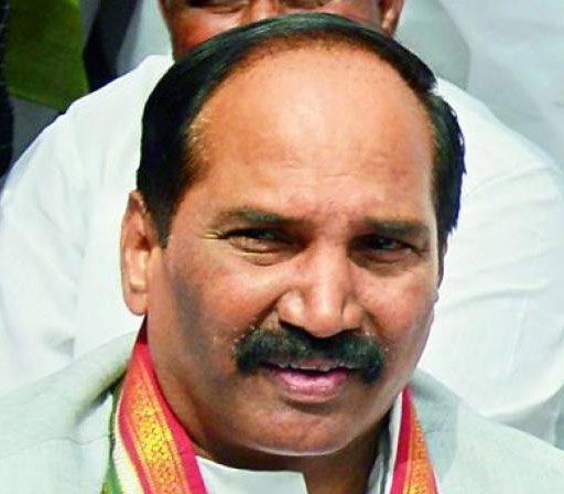 Uttam asks KCR to drop new Secretariat plan