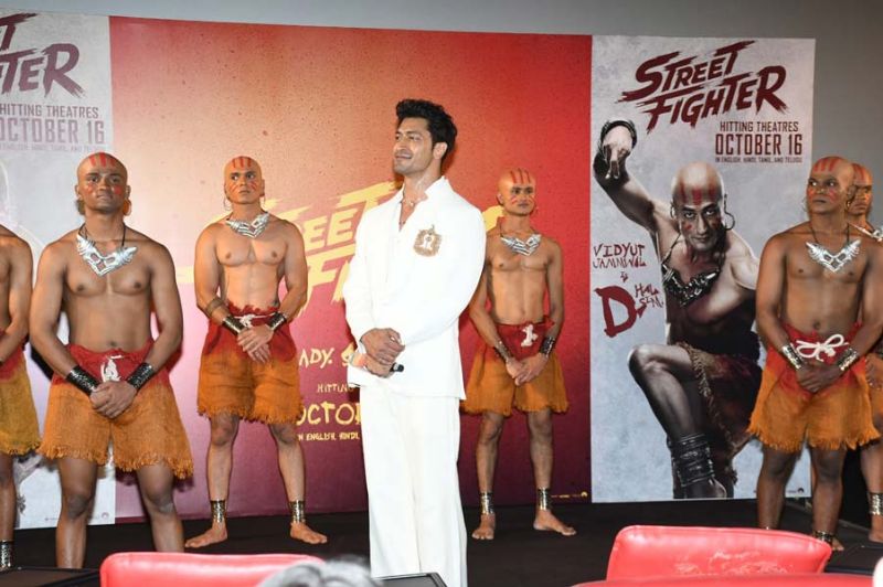 Vidyut Jamwwal holds his breath for 15 minutes