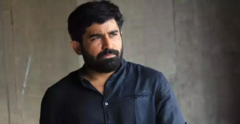  Vijay Antony injured