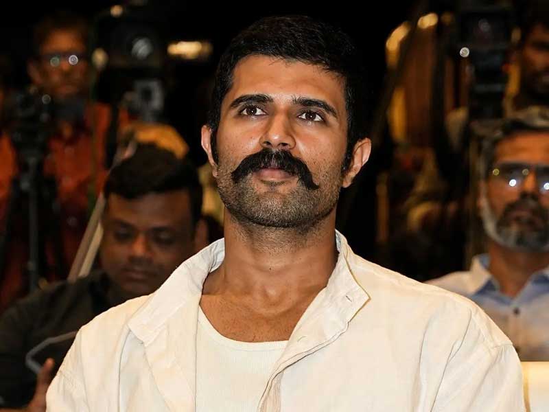 Vijay Devarakonda along with family visits Prashanthi Nilayam