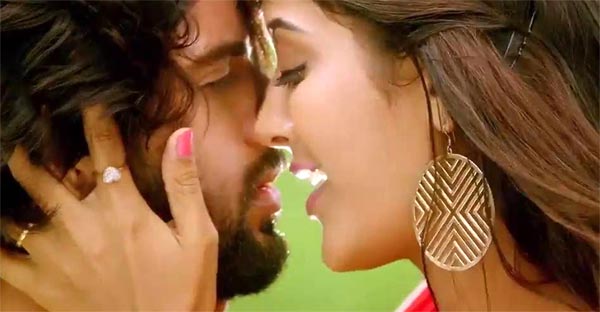 Vijay Devarakonda, Pooja Jhaveri Lip Kiss In Dwaraka