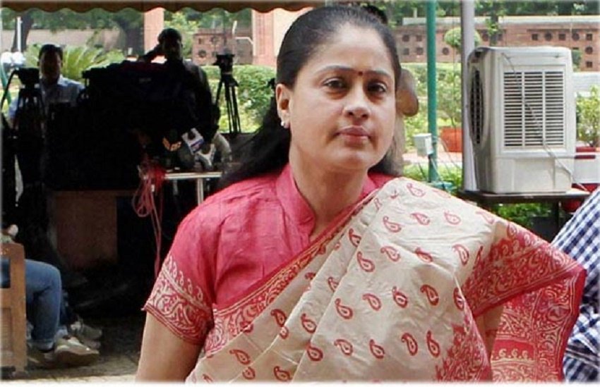 Vijayashanti Fires On KCR Over Pawan Kalyan