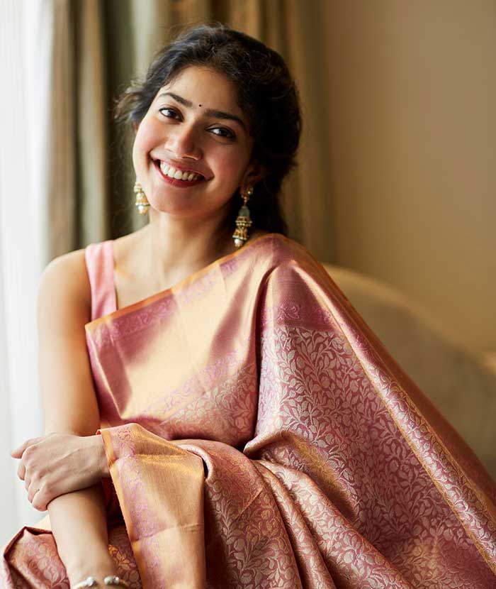 What is Sai Pallavi doing under the tree