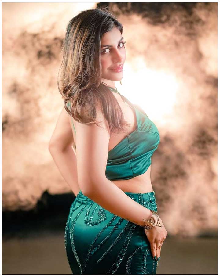 Yashika Aannand special in Double iSmart | cinejosh.com