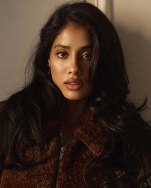 Jhanvi stunning New look