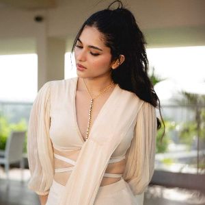 Kayadu Lohar glamour look goes viral