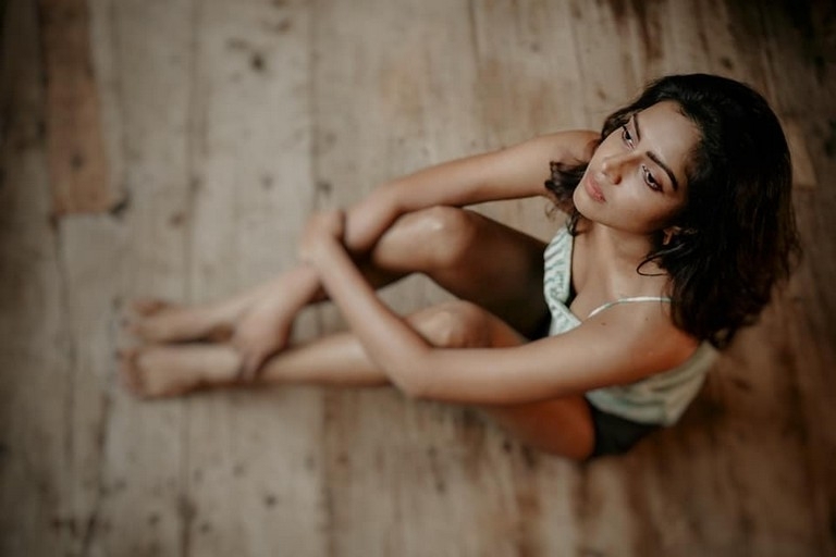 Amala Paul Stills - 2 / 4 photos