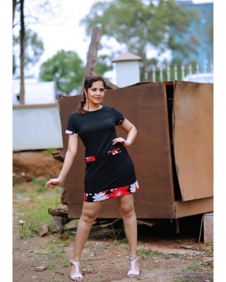 Anasuya Bharadwaj Photos - 3 of 9