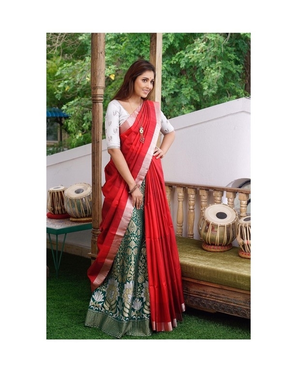 Madhu Shalini Pics - 3 / 3 photos