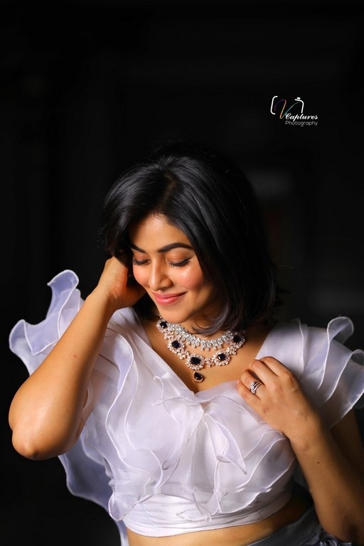 Poorna Latest Pics - 8 / 8 photos