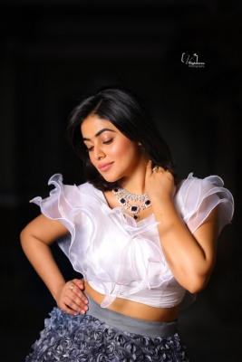 Poorna Latest Pics - 5 of 8