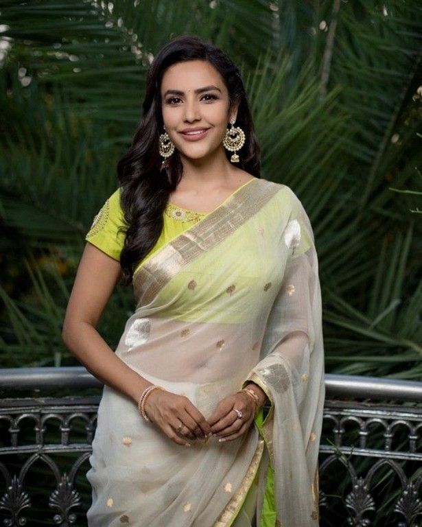 Priya Anand Photos - 3 / 4 photos