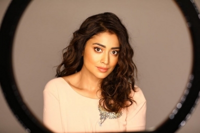 Shriya Saran Photos - 1 of 3