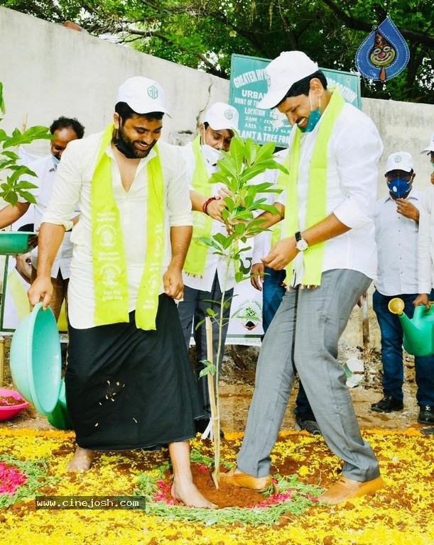 Sharwanand Green India Challenge Photos - 2 / 4 photos