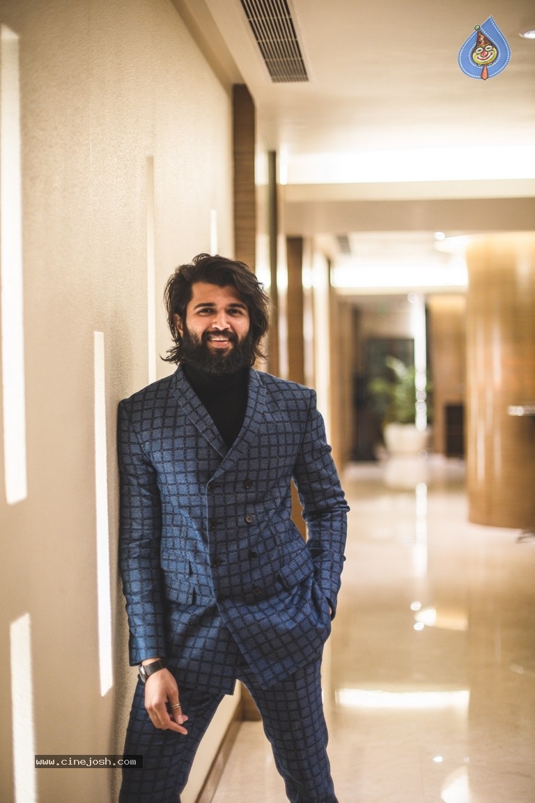 Vijay Deverakonda Photos - 1 / 4 photos