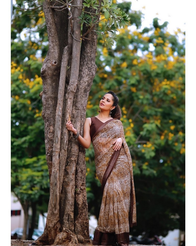 Anasuya Bharadwaj Photos - 2 / 7 photos