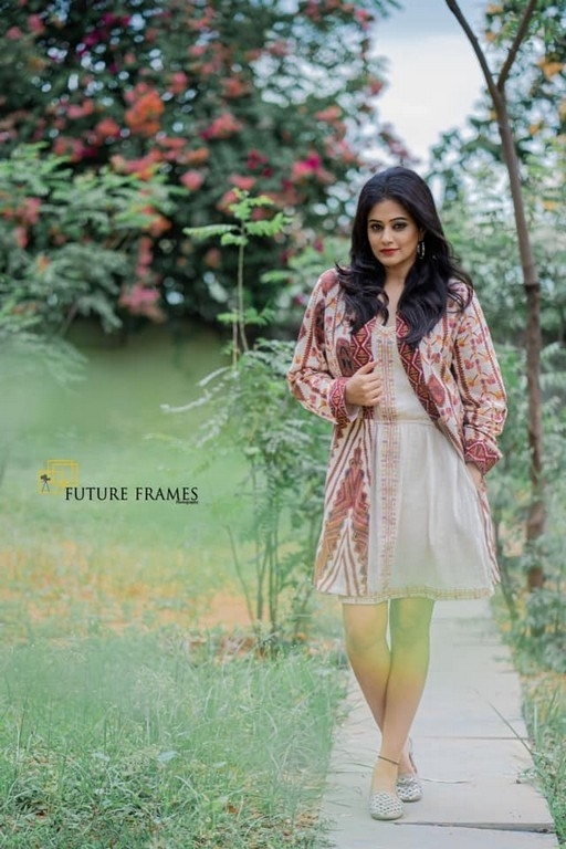 Priya Mani﻿ Stills - 4 / 5 photos
