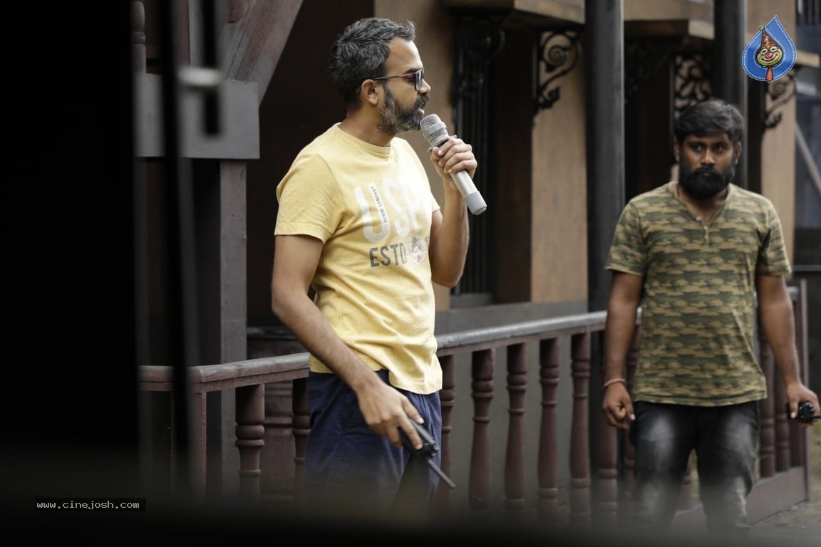 KGF 2 Movie Working Photos - 4 / 5 photos