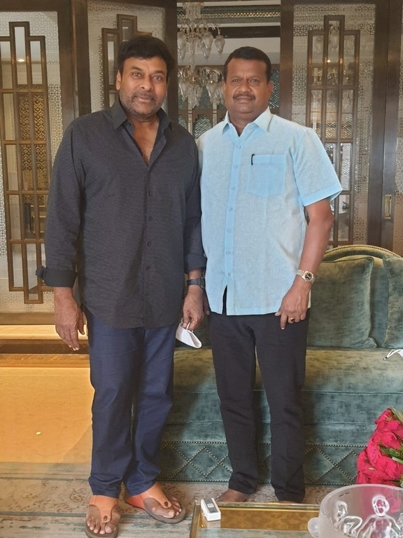 AP BJP President Somu Veerraju meets Megastar Chiranjeevi - 2 / 4 photos