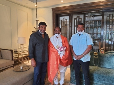 AP BJP President Somu Veerraju meets Megastar Chiranjeevi - 4 of 4