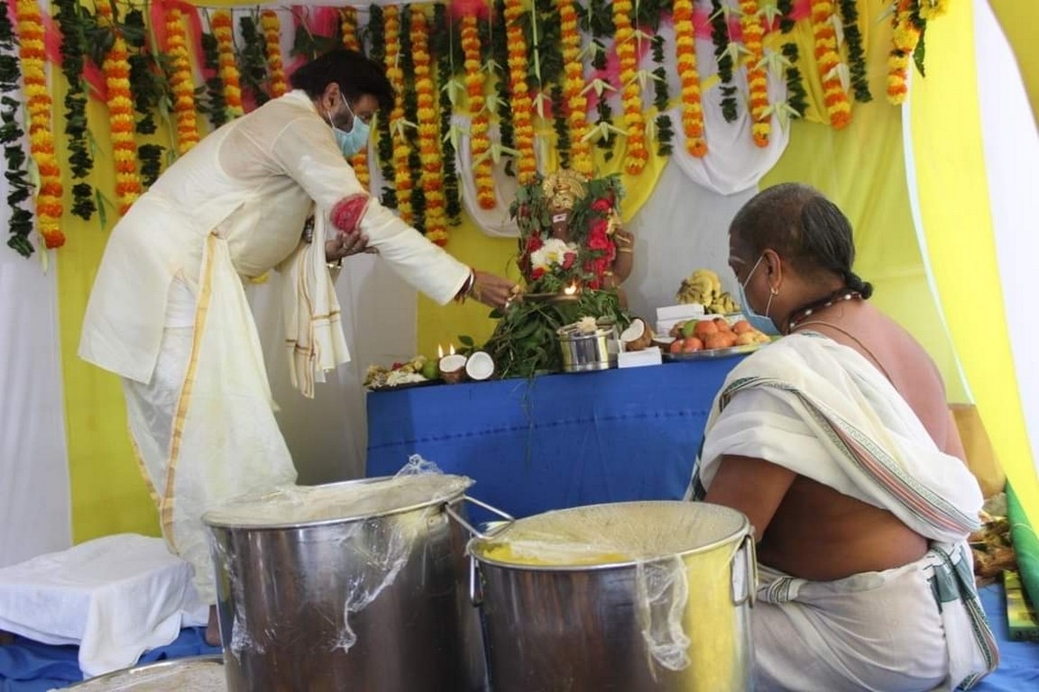 Balakrishna Performs Ganesh Pooja at Basavatarakam Hospital - 2 / 4 photos