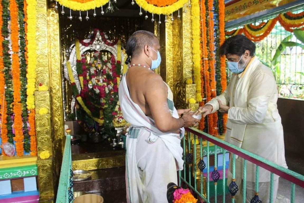 Balakrishna Performs Ganesh Pooja at Basavatarakam Hospital - 4 / 4 photos