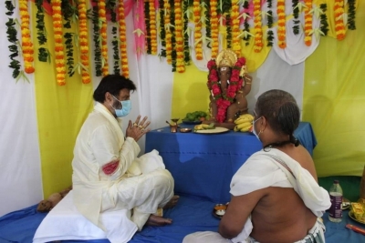 Balakrishna Performs Ganesh Pooja at Basavatarakam Hospital - 1 of 4