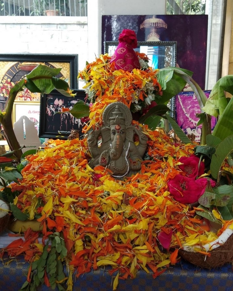 Celebrities Performs Ganapathi Pooja - 4 / 12 photos