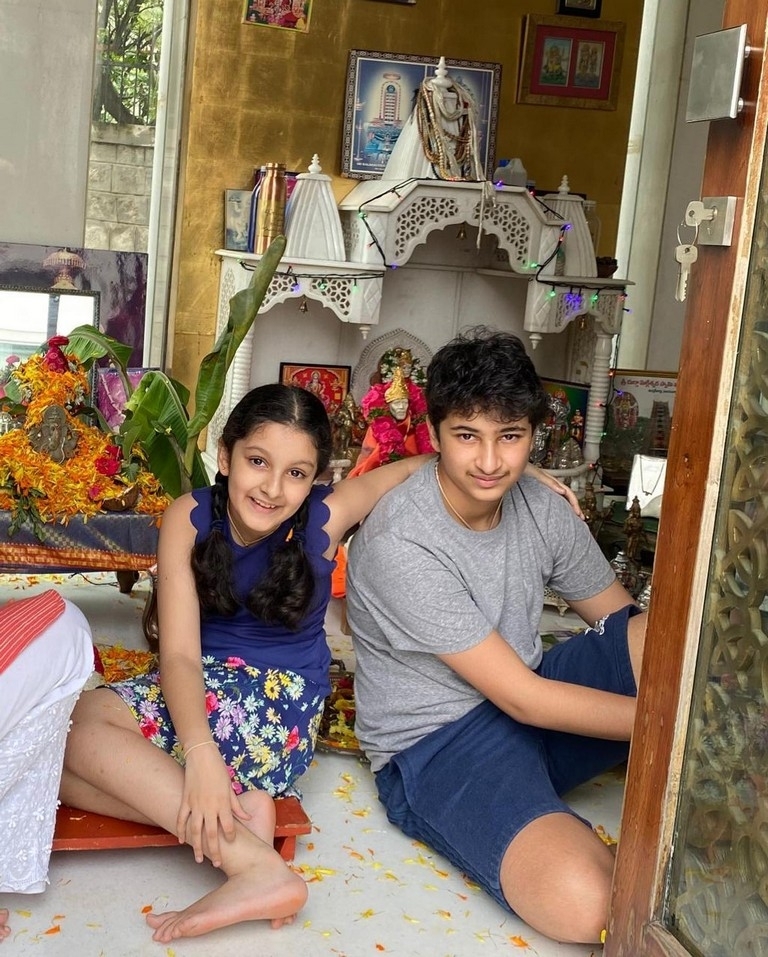 Celebrities Performs Ganapathi Pooja - 11 / 12 photos