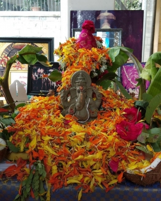 Celebrities Performs Ganapathi Pooja - 4 of 12