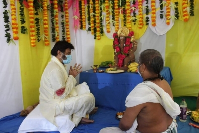 Celebrities Performs Ganapathi Pooja - 6 of 12