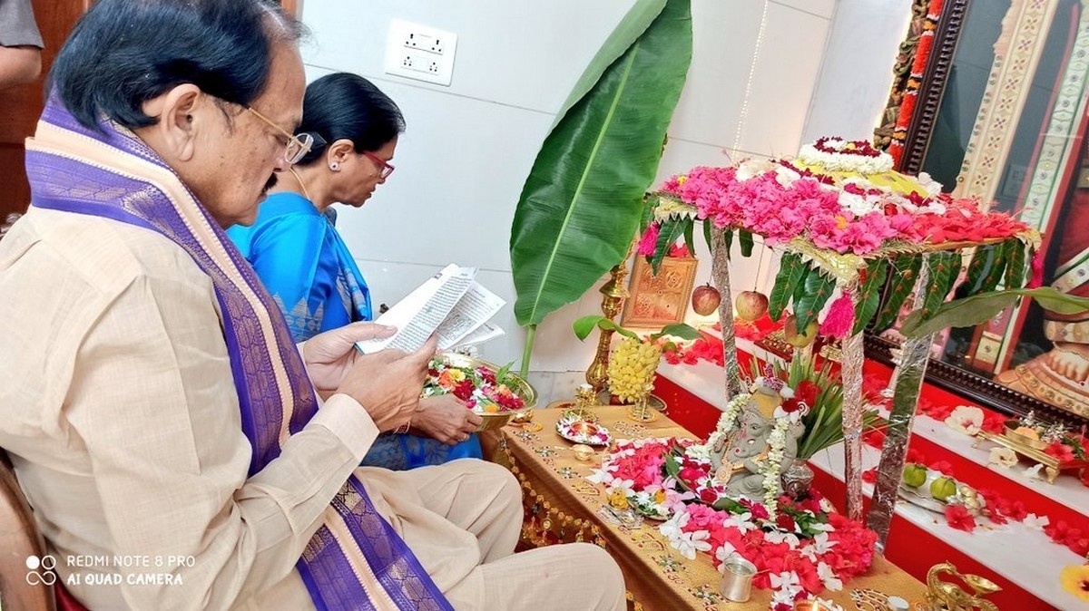 Celebrities Performs Ganesh Pooja - 2 / 16 photos