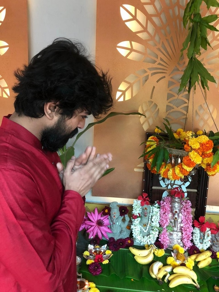 Celebrities Performs Ganesh Pooja - 9 / 16 photos