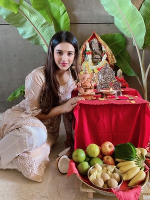 Celebrities Performs Ganesh Pooja - 7 of 16