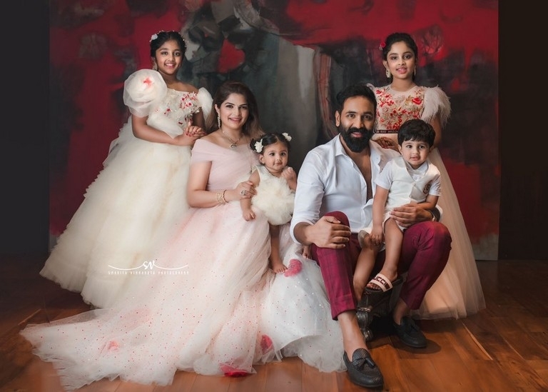 Manchu Vishnu Daughter  Ayra Birthday Photo Shoot - 1 / 4 photos