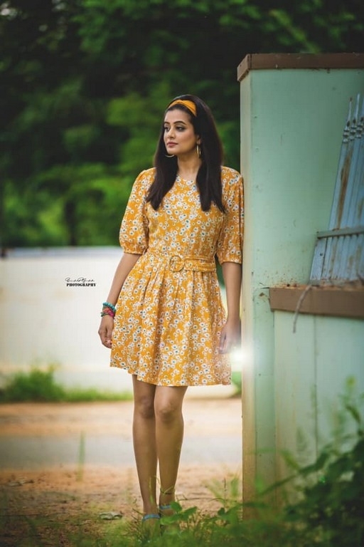 Priya Mani﻿ New Photos - 2 / 10 photos