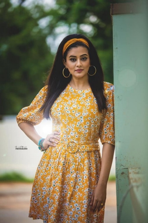 Priya Mani﻿ New Photos - 9 / 10 photos