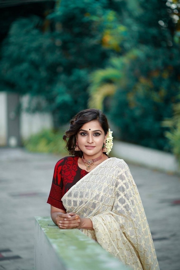 Remya Nambeesan Photos - 1 / 4 photos