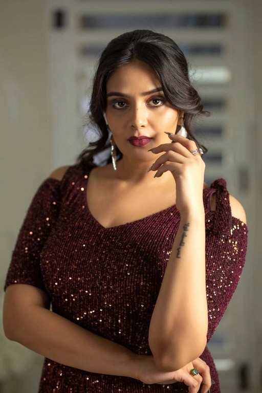 SreeMukhi Photos - 7 / 7 photos