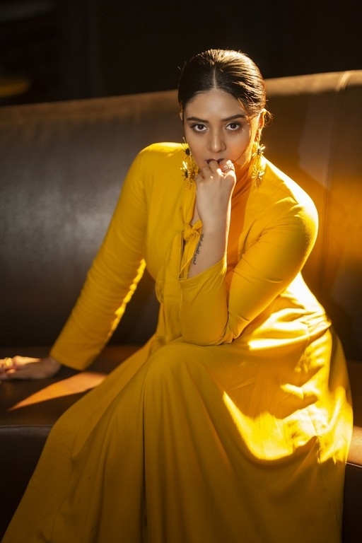 Sreemukhi Photos - 1 / 4 photos