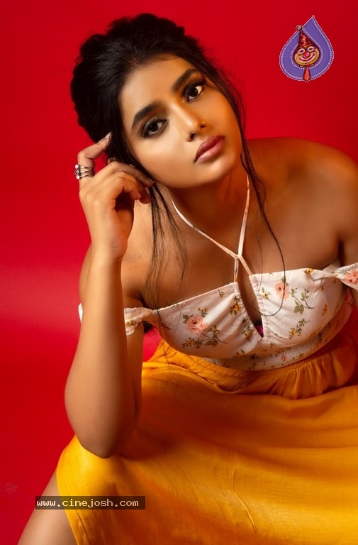 Sumaya Reddy Latest Photo Shoot - 7 / 16 photos