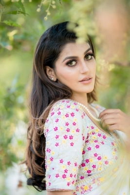 Yashika Aannand Photos - 1 of 5