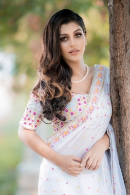 Yashika Aannand Photos - 3 of 5