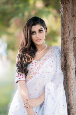 Yashika Aannand Photos - 4 of 5