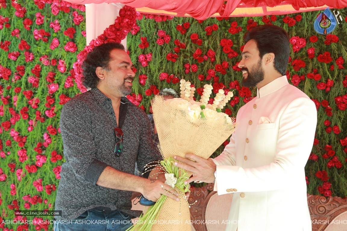 Arav - Raahei Wedding Reception - 7 / 22 photos