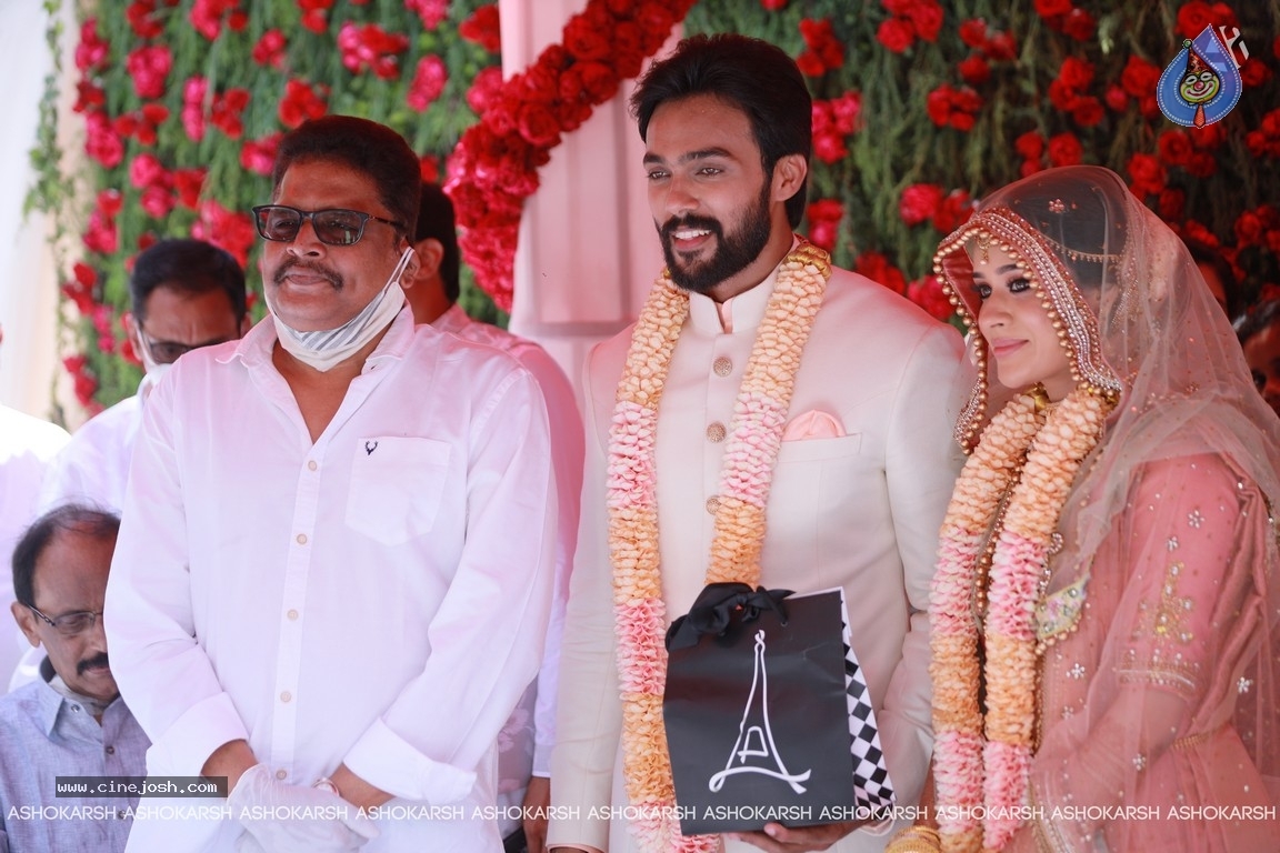 Arav - Raahei Wedding Reception - 10 / 22 photos
