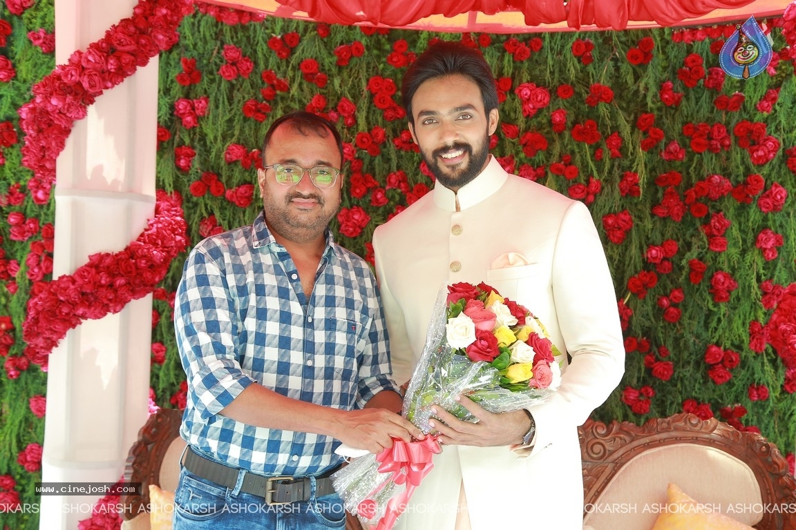 Arav - Raahei Wedding Reception - 11 / 22 photos