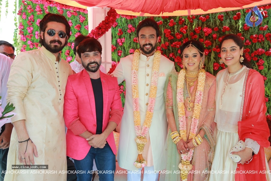 Arav - Raahei Wedding Reception - 12 / 22 photos