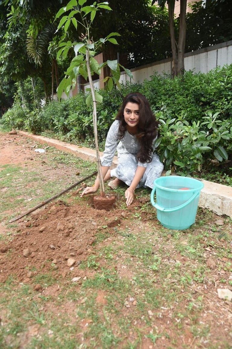 Payal Rajput Green India Challenge - 4 / 4 photos